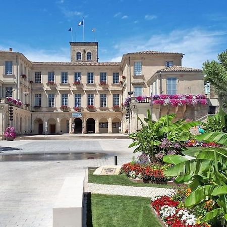 Grand Appartement En Maison De Ville Valréas Exterior foto